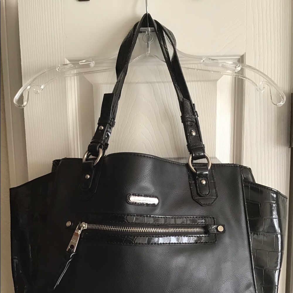 DANA BUCHMAN : black patent purse